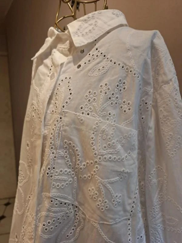 Katoenen witte hemd met Engelse borduursels – photo 2
